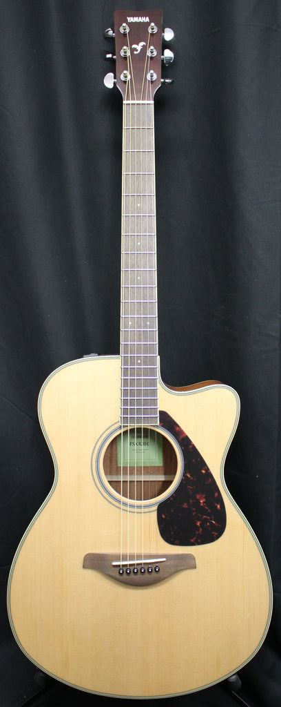 Yamaha FSX820C Small Body Acoustic-Electric Guitar Natural