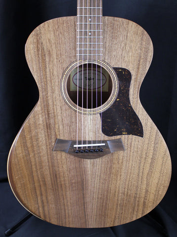 Taylor Academy A22e Walnut Acoustic-Electric Guitar Natural w/Soft Case