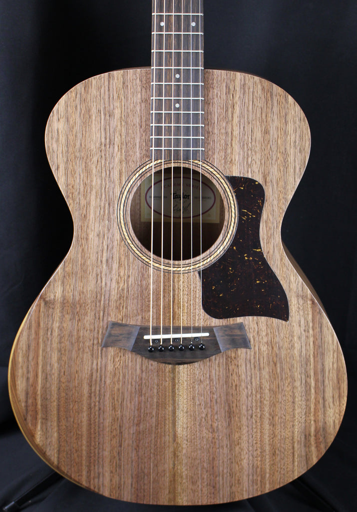 Taylor Academy A-22e Walnut Top Acoustic-Electric Guitar Natural w/Soft Case