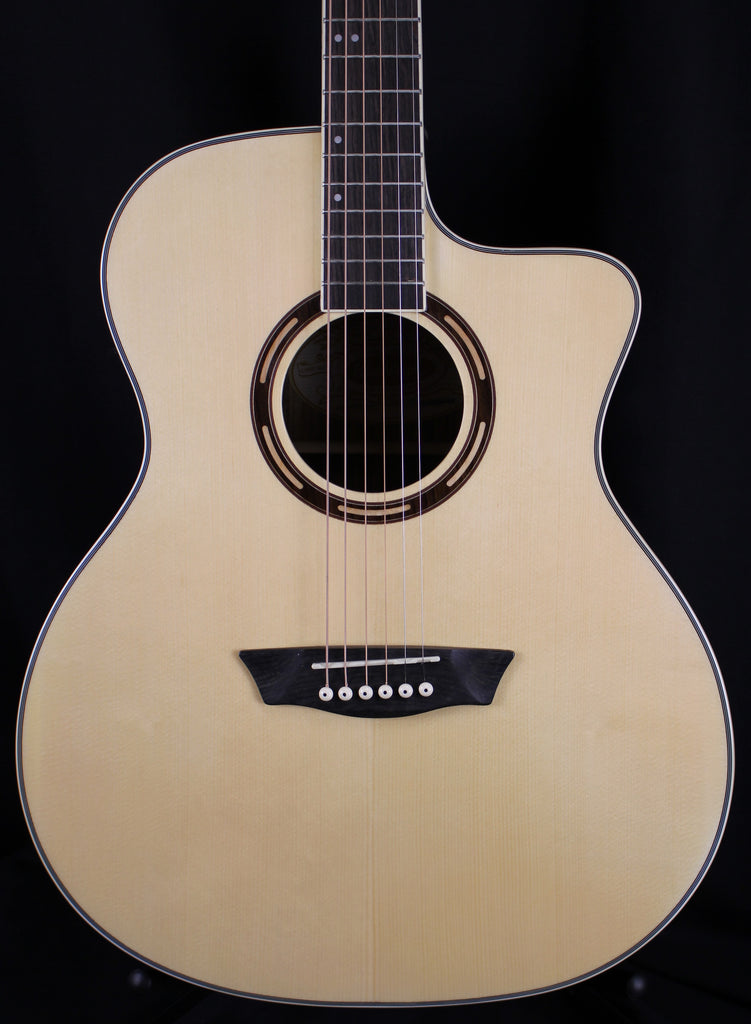 Washburn Apprentice AG70CE Acoustic-Electric Guitar Natural w/Case