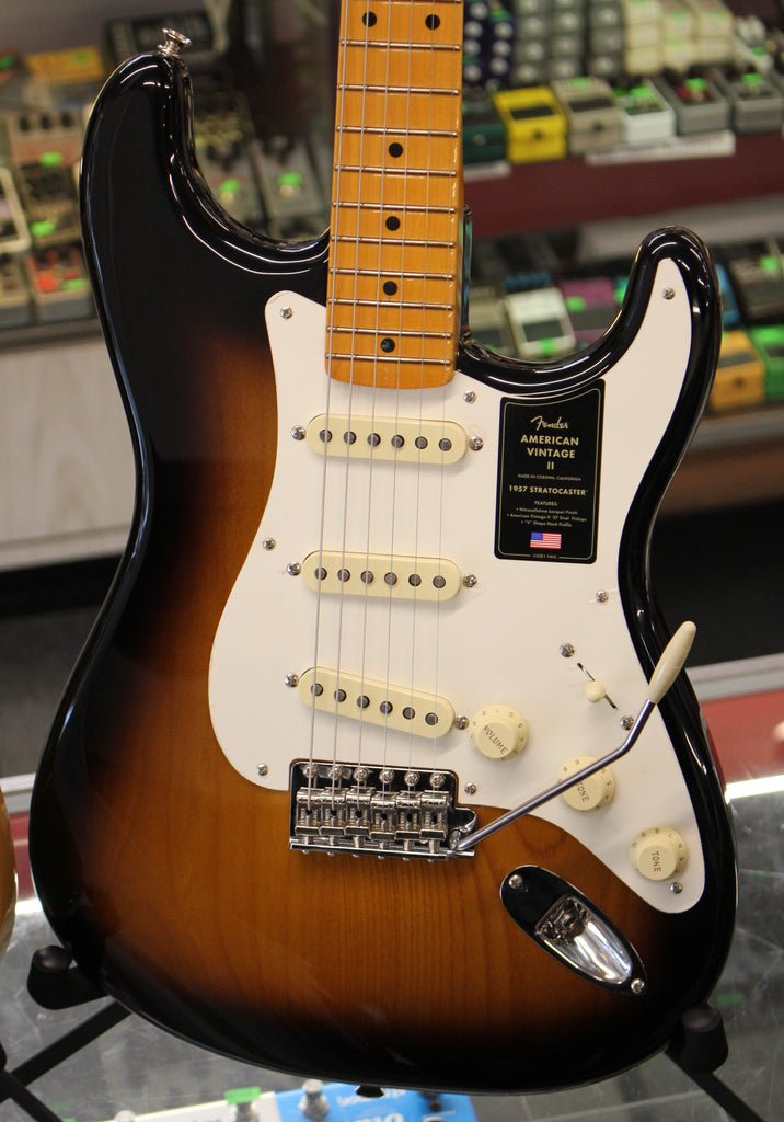 Fender American Vintage II 1957 Stratocaster Electric Guitar 2 Color Sunburst w/Case