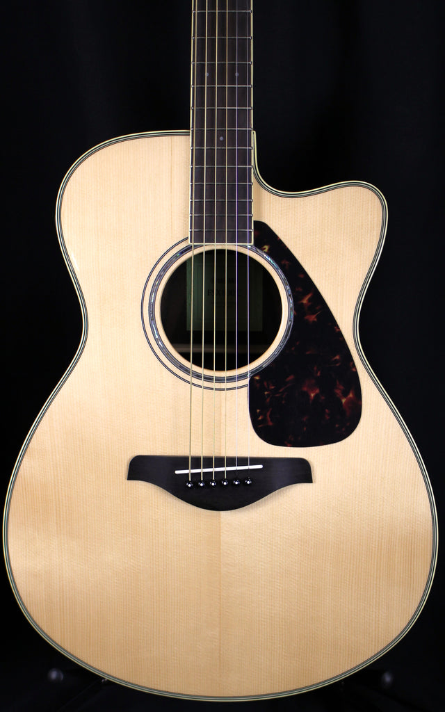 Yamaha FSX830C Small Body Acoustic-Electric Guitar Natural