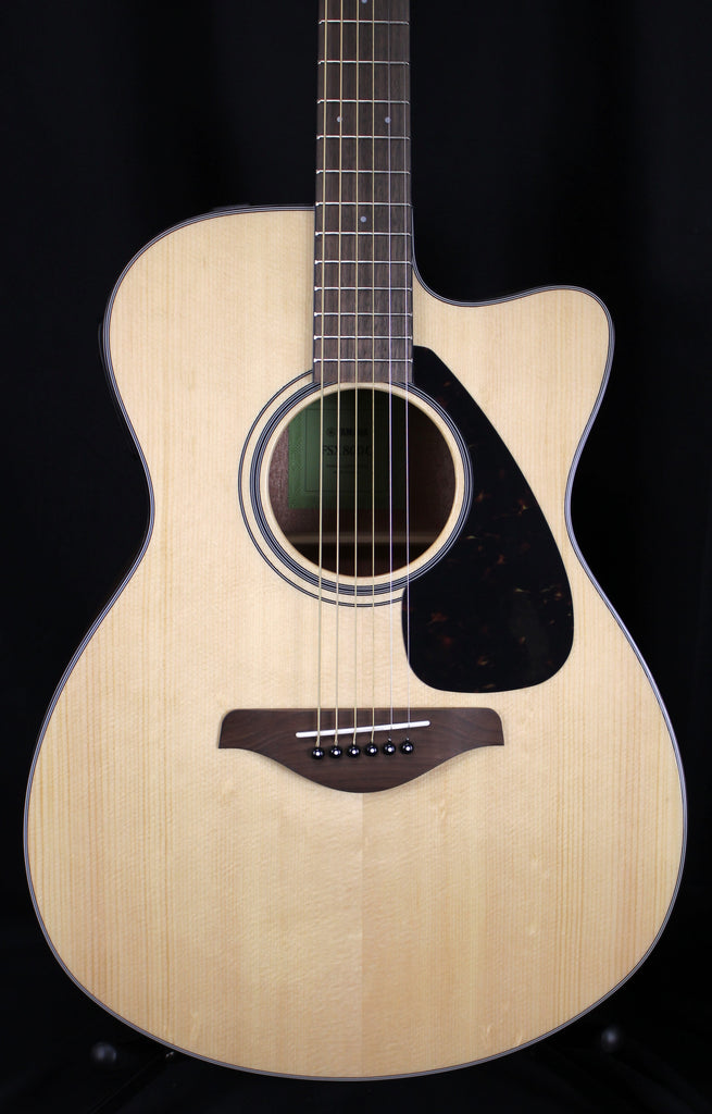 Yamaha FSX800C Concert Acoustic-Electric Guitar Natural